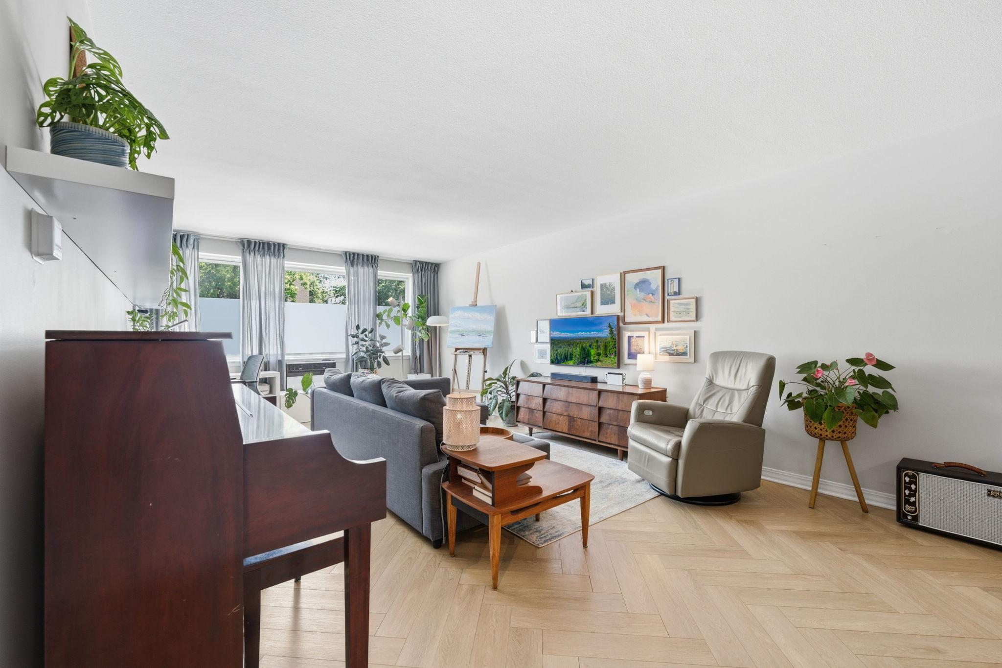2700 W 44th Street 114