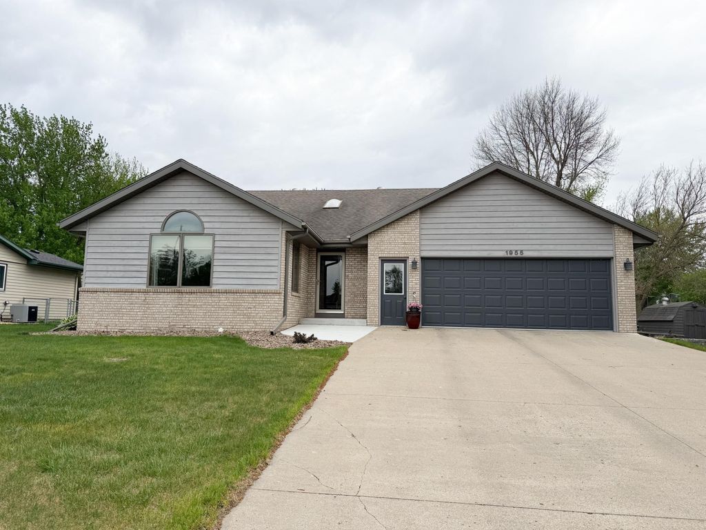 Photo of 1955 Dorathea Boulevard, Worthington, MN 56187 (MLS # 7078224)