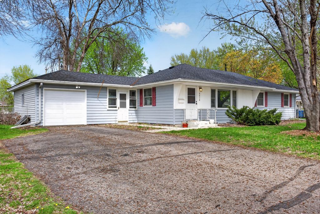 Photo of 5216 W 110th Street, Bloomington, MN 55437 (MLS # 7067973)