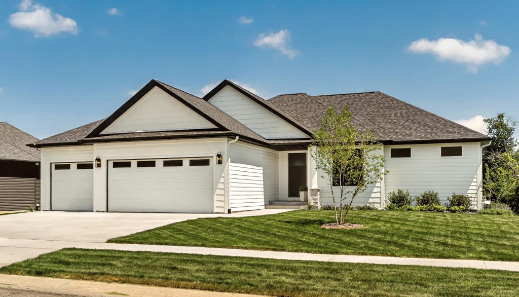 Photo of 4440 Cassidy Ridge Drive NE, Rochester, MN 55906 (MLS # 7111758)