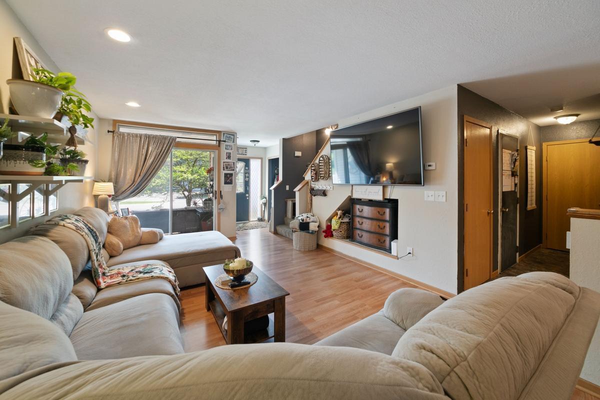 6145 Courtly Alcove G