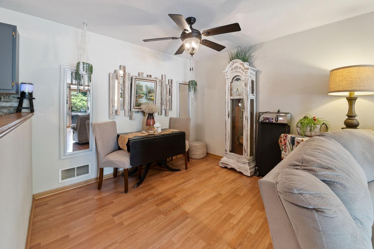 6145 Courtly Alcove G