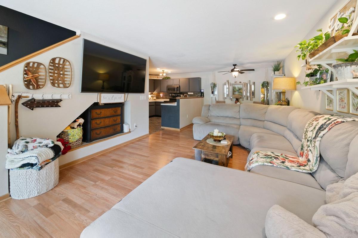 6145 Courtly Alcove G