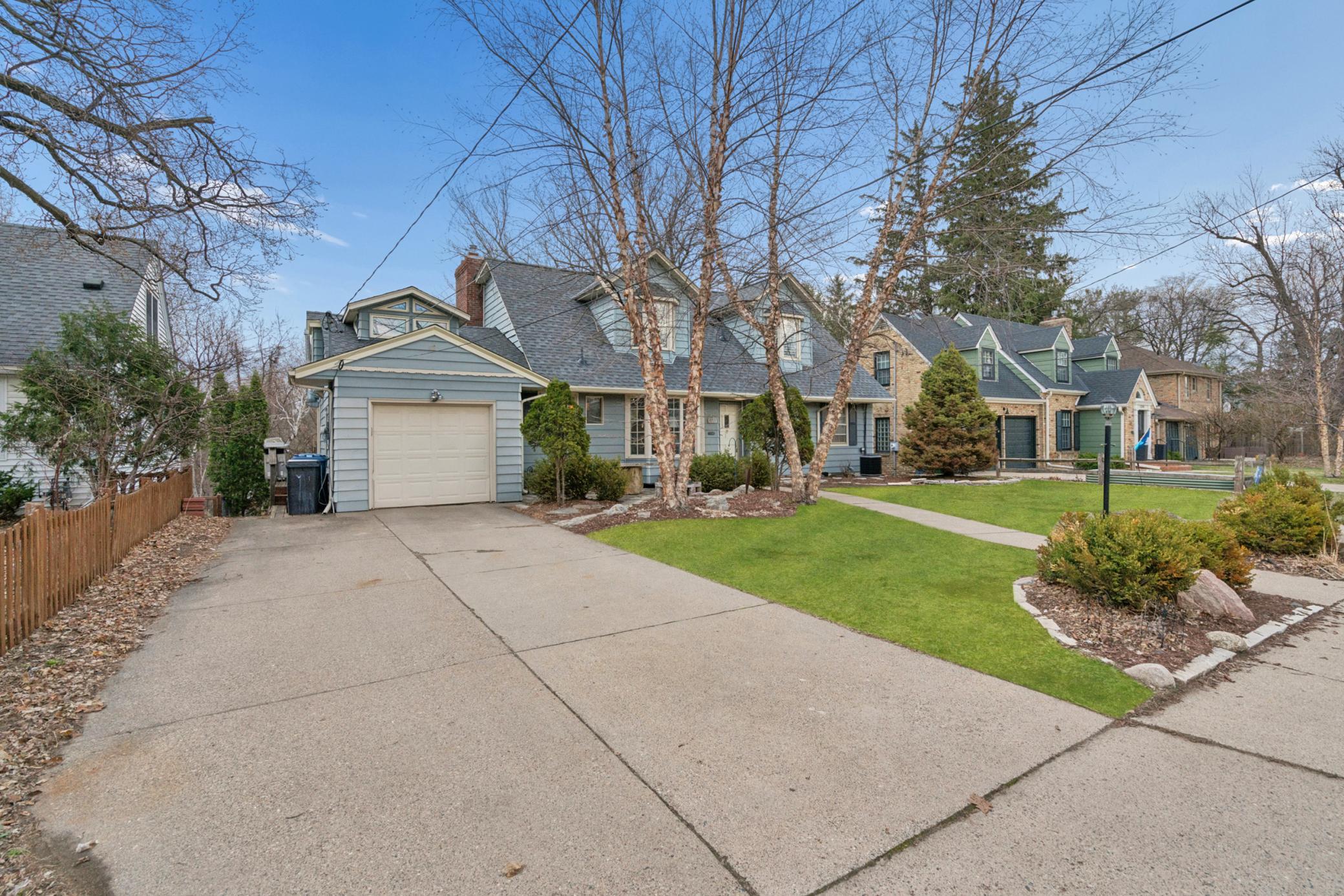 2212 W 53rd Street