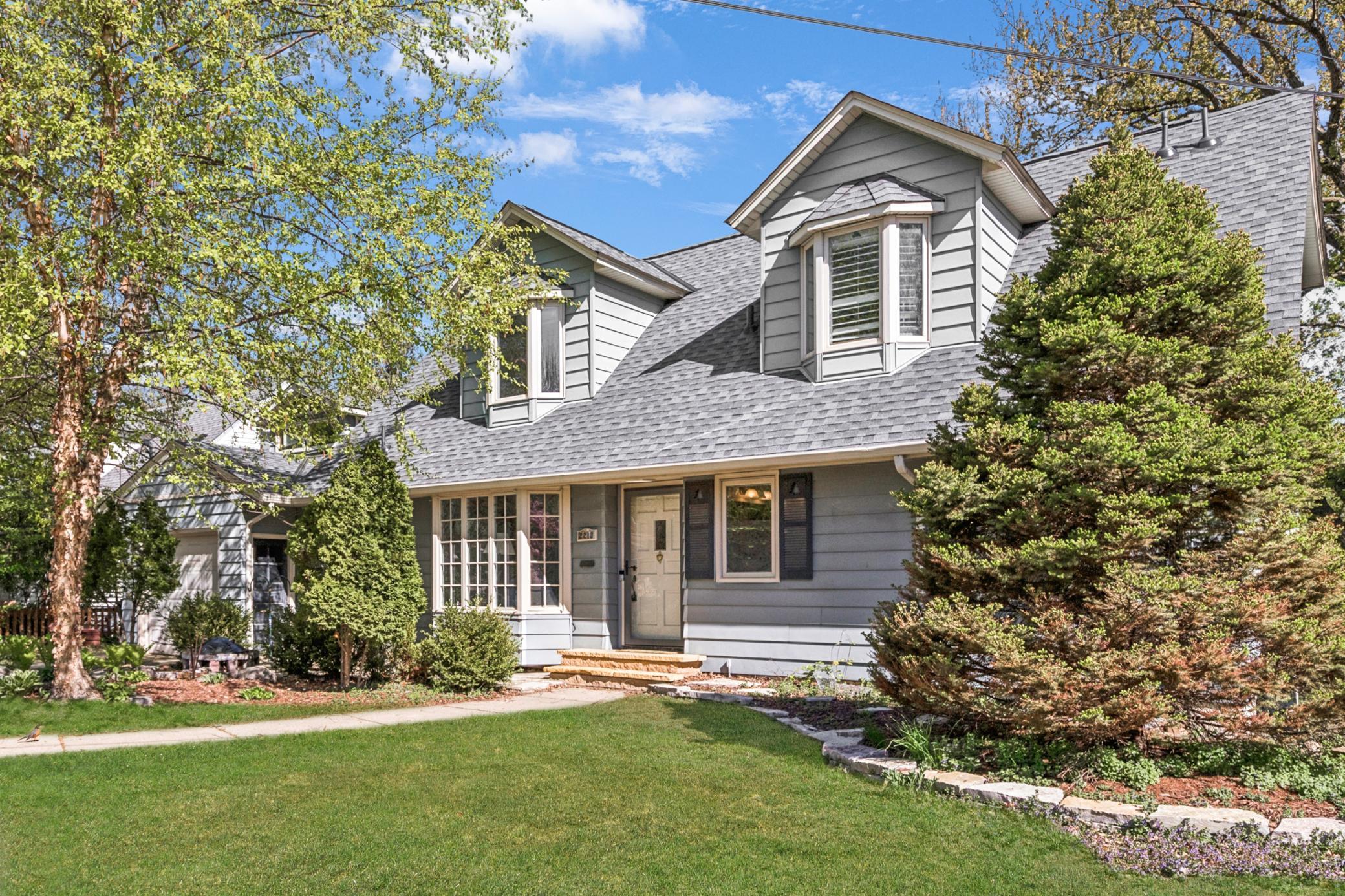 2212 W 53rd Street