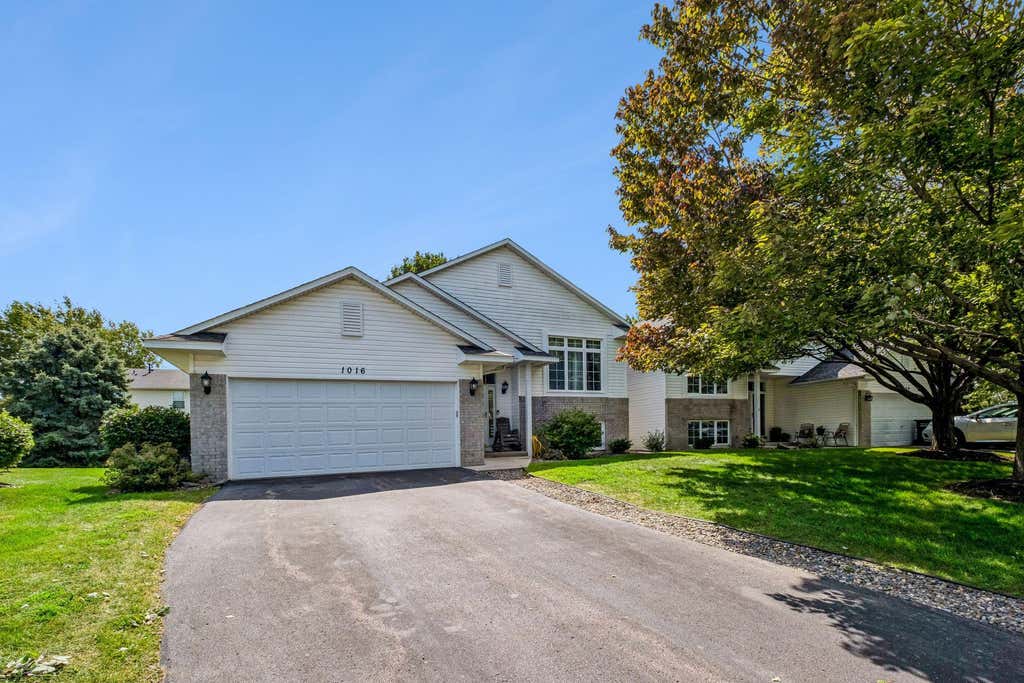 Photo of 1016 Lilac Court, Shakopee, MN 55379 (MLS # 7131933)