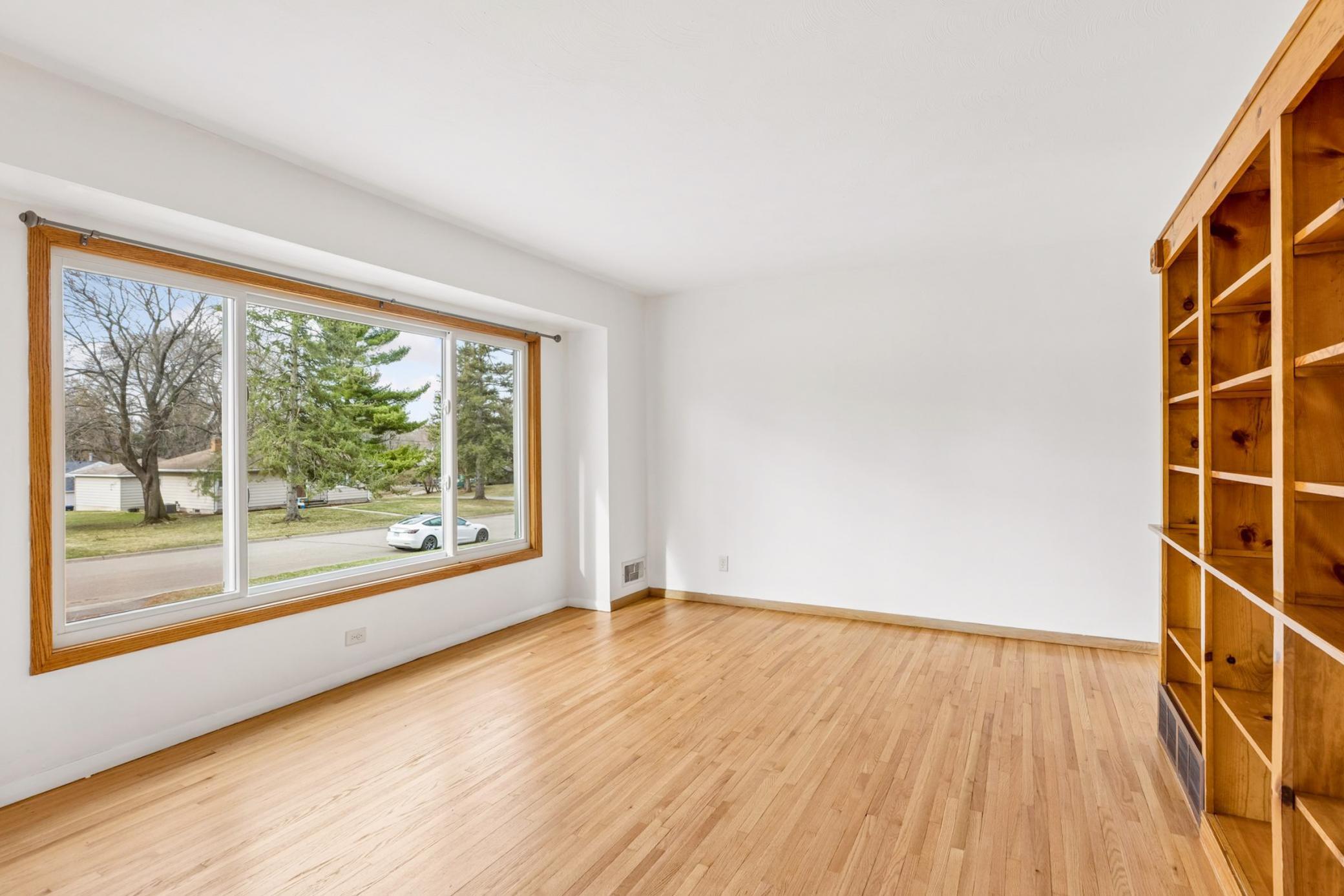 395 Eldridge Avenue W