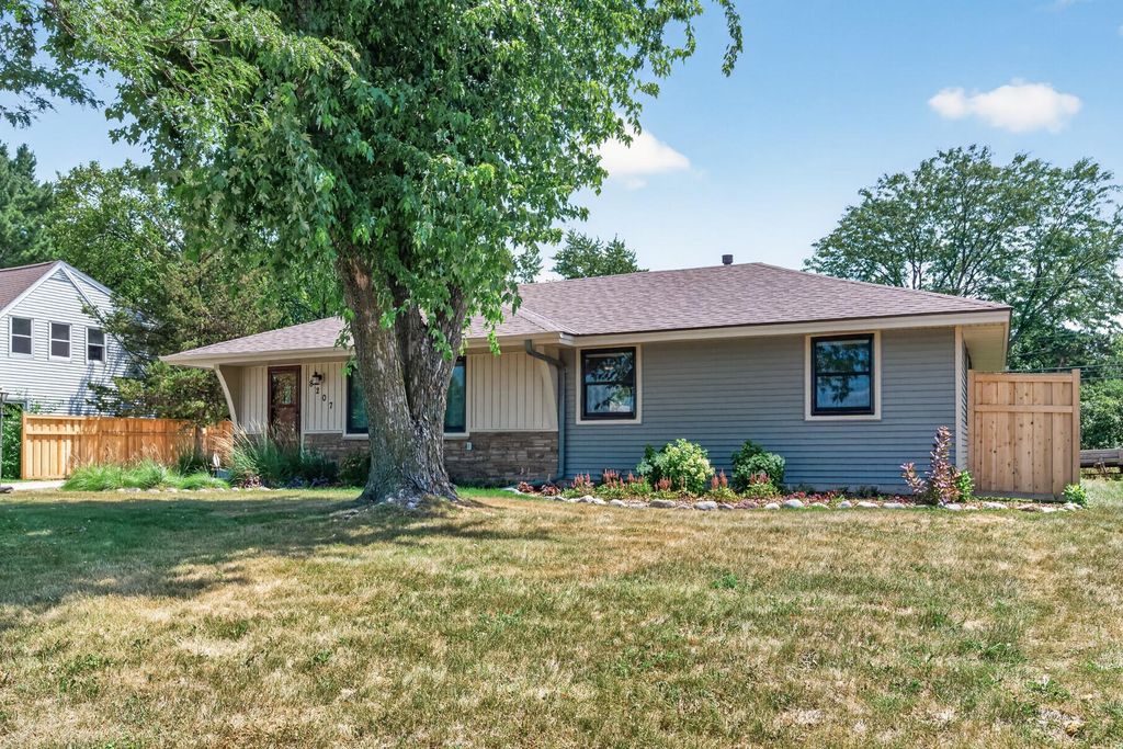 Photo of 8207 Belden Boulevard S, Cottage Grove, MN 55016 (MLS # 7113857)