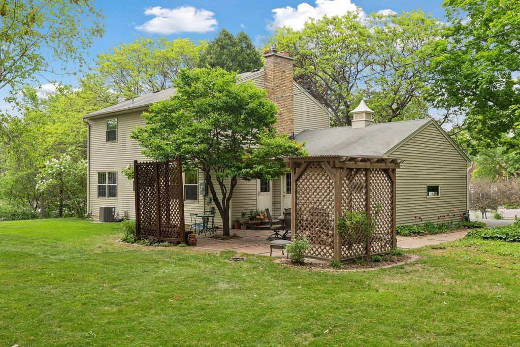 Photo of 615 Narcissus Lane N, Plymouth, MN 55447 (MLS # 7051451)