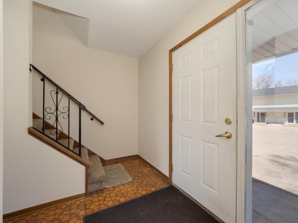 329 Winifred Street E