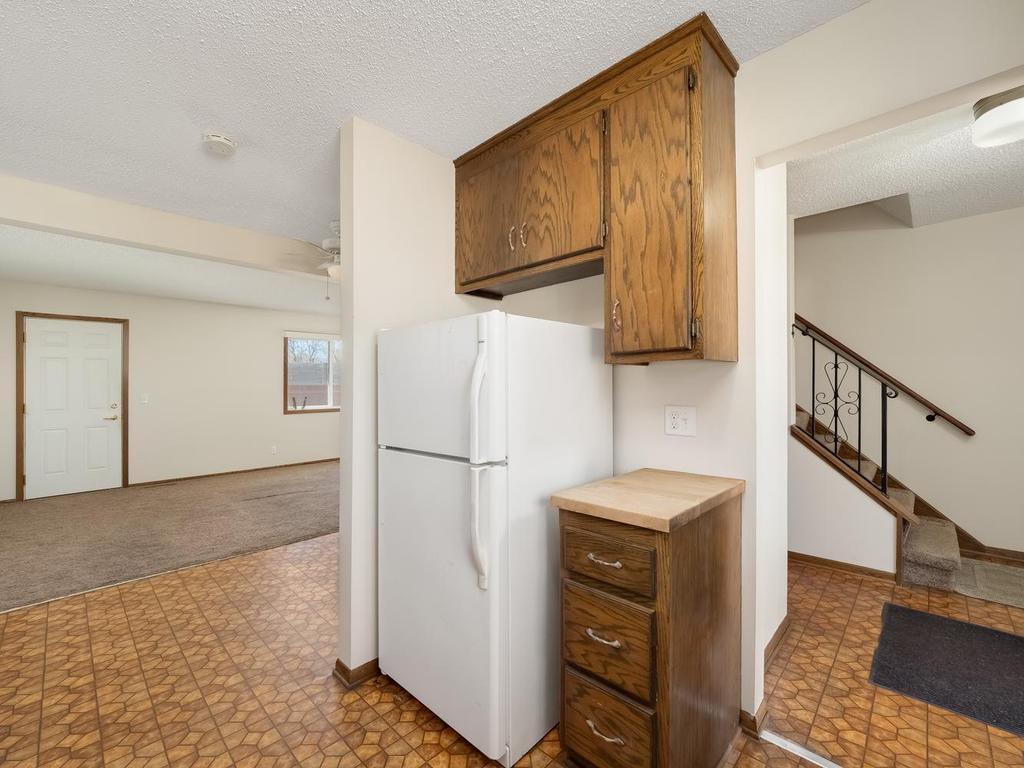 329 Winifred Street E