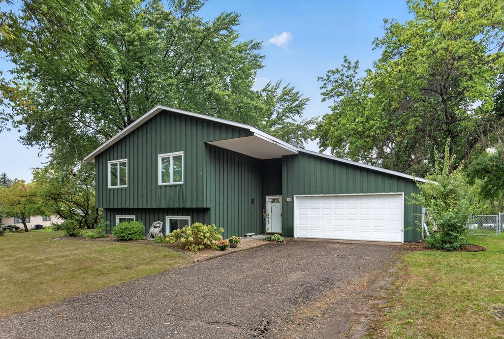 Photo of 13616 W 137th Place, Burnsville, MN 55337 (MLS # 7139388)