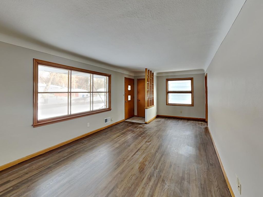 Photo of 2092 Bush Avenue E, Saint Paul, MN 55119 (MLS # 7003388)