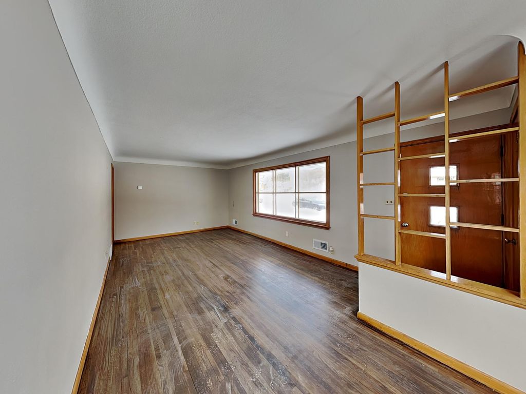 Photo of 2092 Bush Avenue E, Saint Paul, MN 55119 (MLS # 7003388)