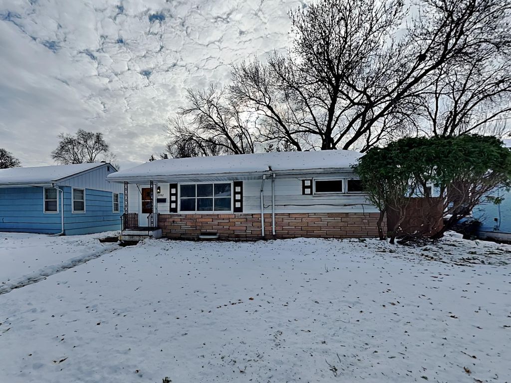 Photo of 2092 Bush Avenue E, Saint Paul, MN 55119 (MLS # 7003388)