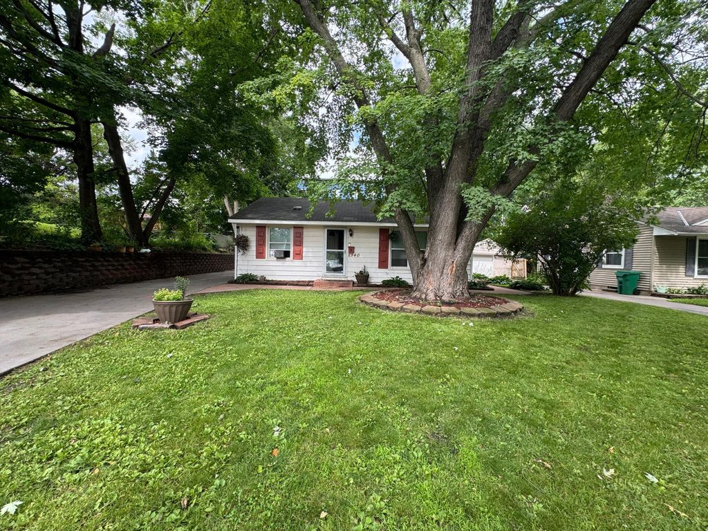 Photo of 2940 Sumter Avenue S, Saint Louis Park, MN 55426 (MLS # 7104720)