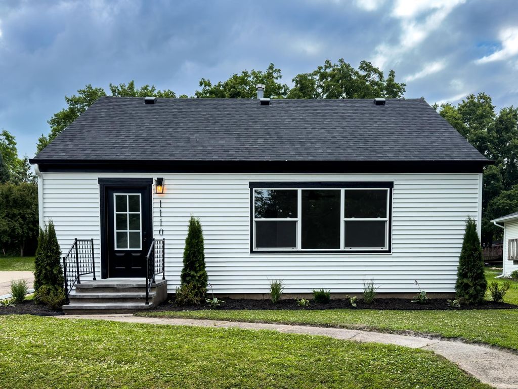 Photo of 1110 Washington Avenue, Saint Peter, MN 56082 (MLS # 7102723)