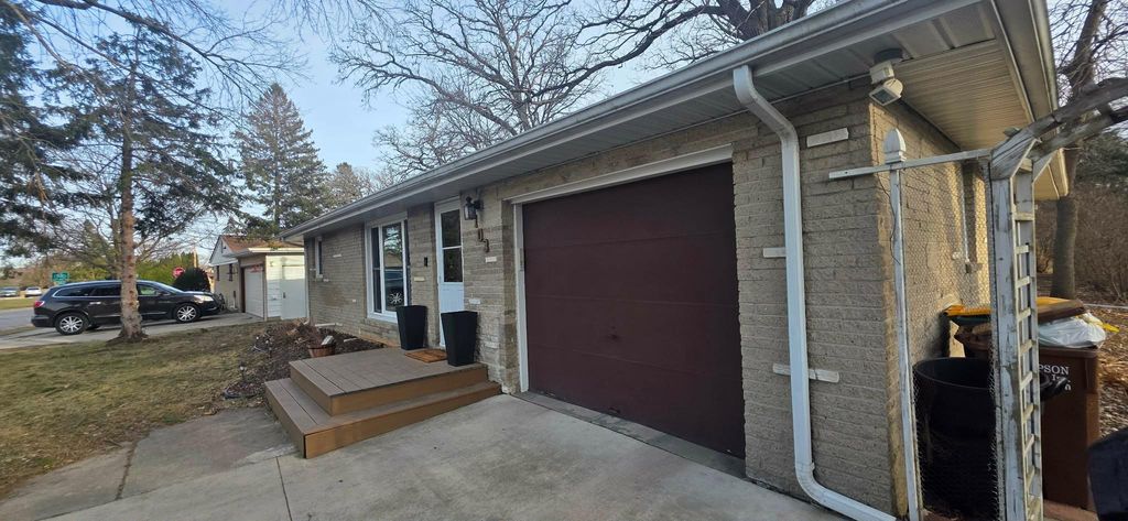 Photo of 103 W Richway Drive, Albert Lea, MN 56007 (MLS # 7036980)