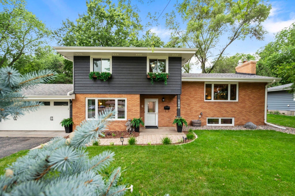Photo of 1600 Texas Avenue S, Saint Louis Park, MN 55426 (MLS # 7146383)