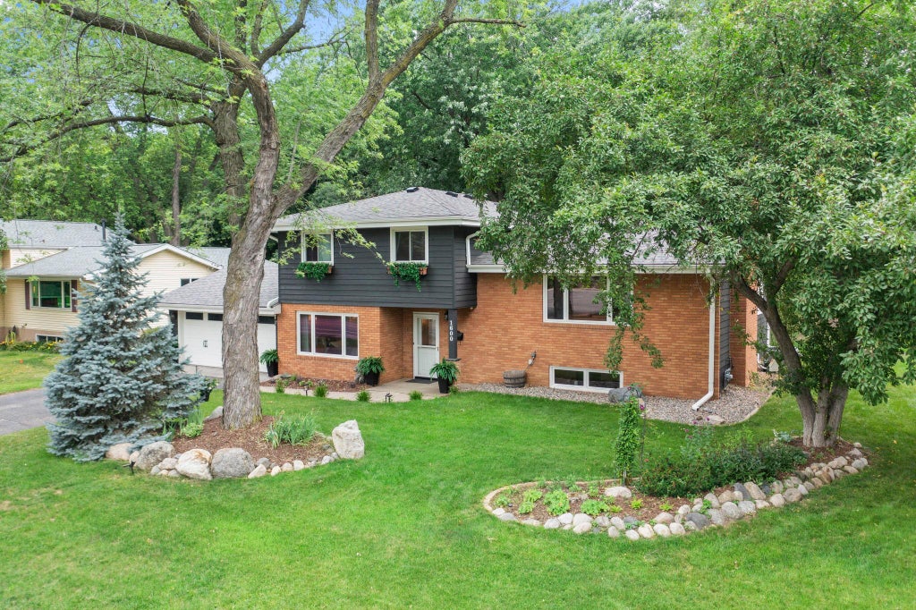Photo of 1600 Texas Avenue S, Saint Louis Park, MN 55426 (MLS # 7146383)