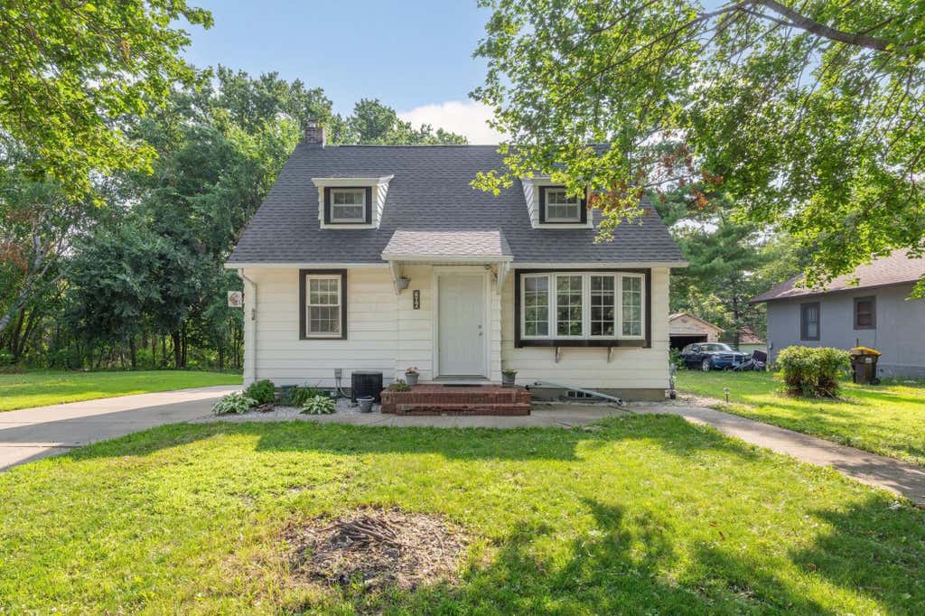 Photo of 206 12th Street S, Mountain Lake, MN 56159 (MLS # 7123694)