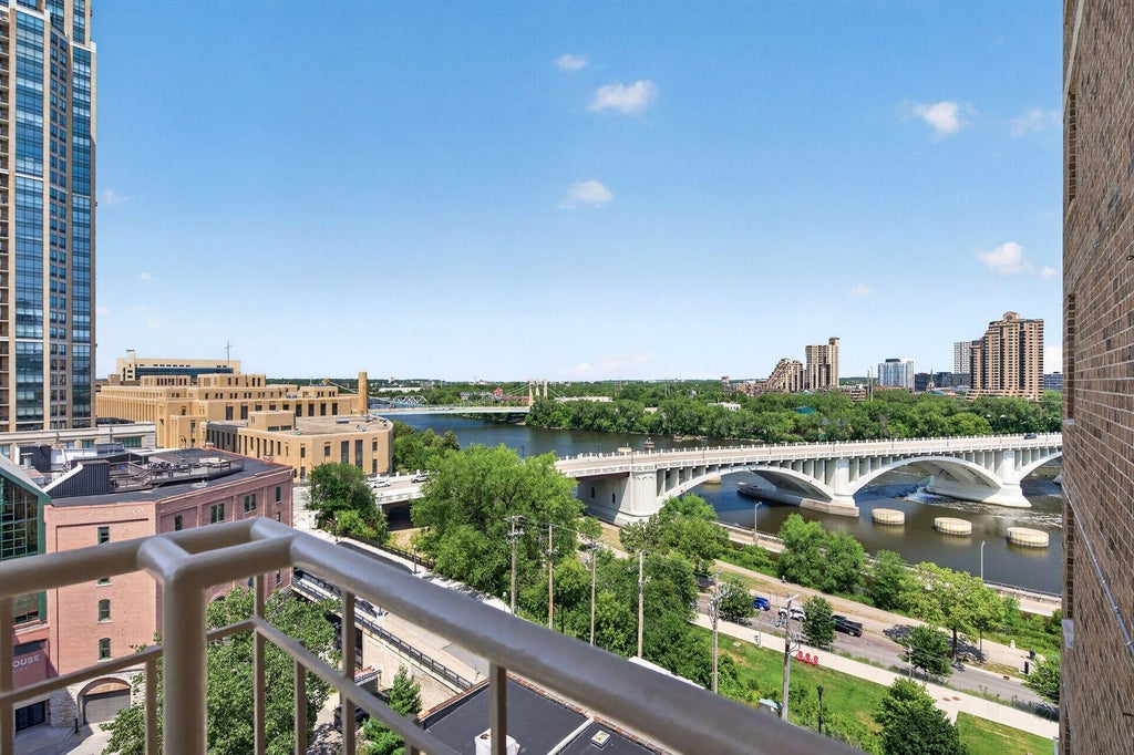 Photo of 401 S 1st Street #1023, Minneapolis, MN 55401 (MLS # 7102834)
