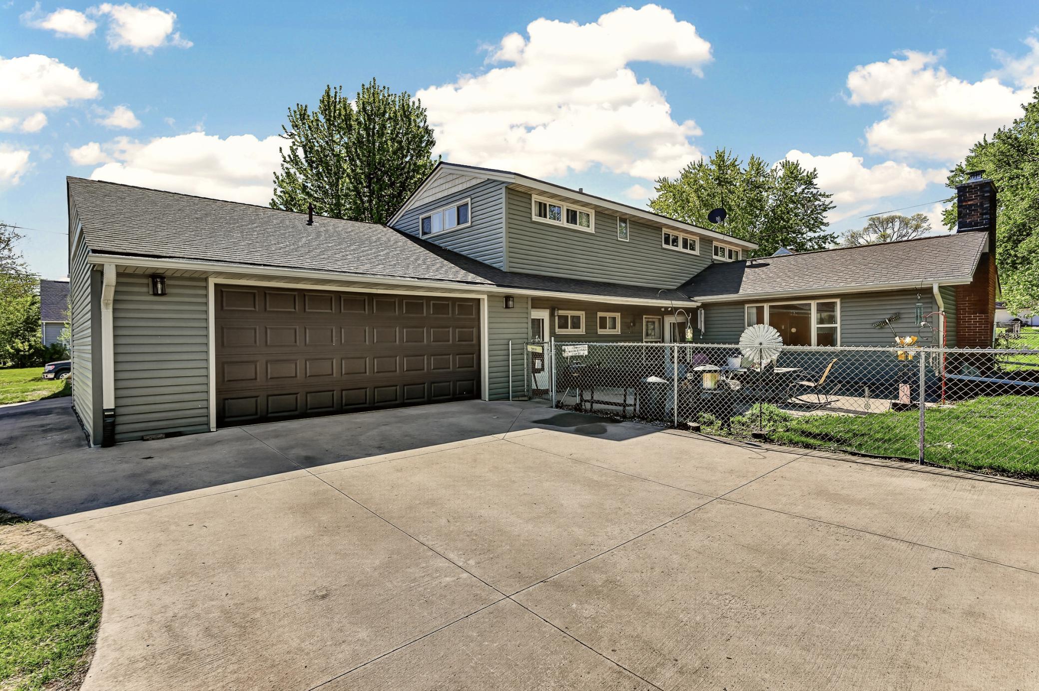 305 4th Avenue NW