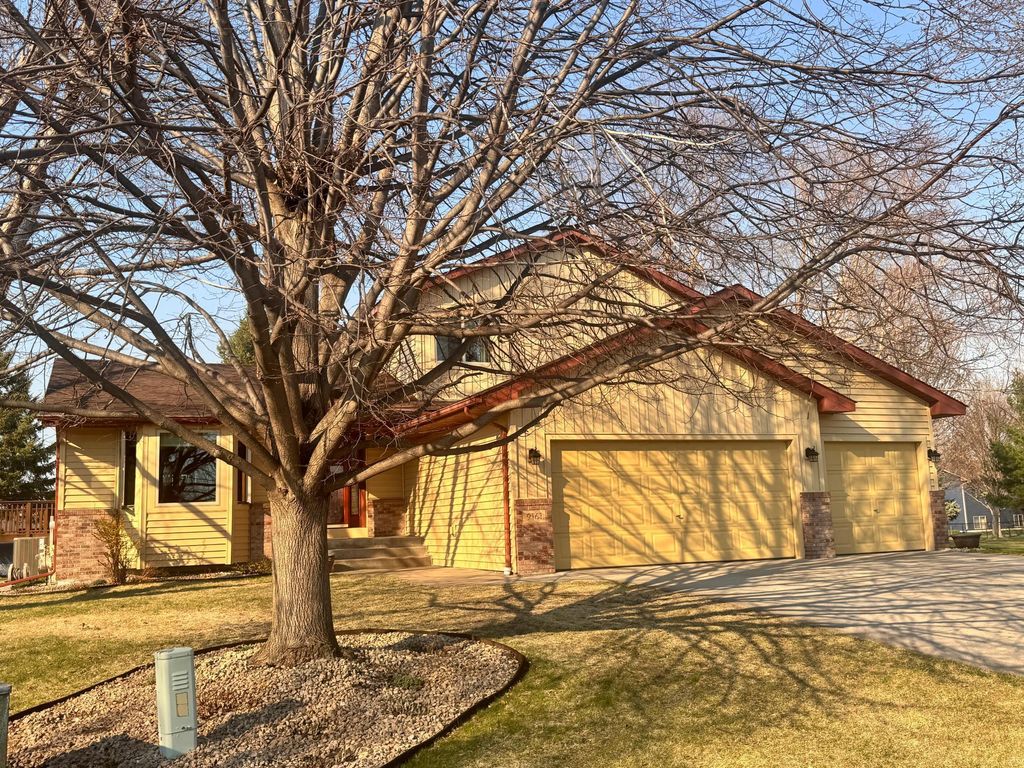 Photo of 9161 N Kentucky Avenue N, Brooklyn Park, MN 55445 (MLS # 7062217)