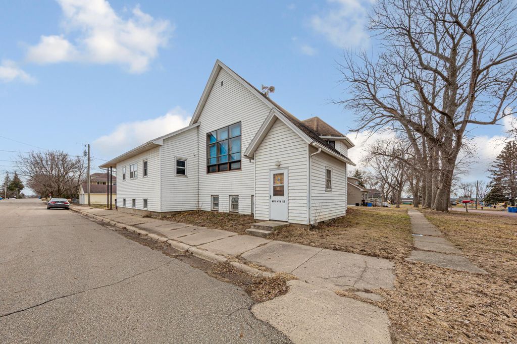 Photo of 402 4th Street N, Ellendale, MN 56026 (MLS # 7004930)