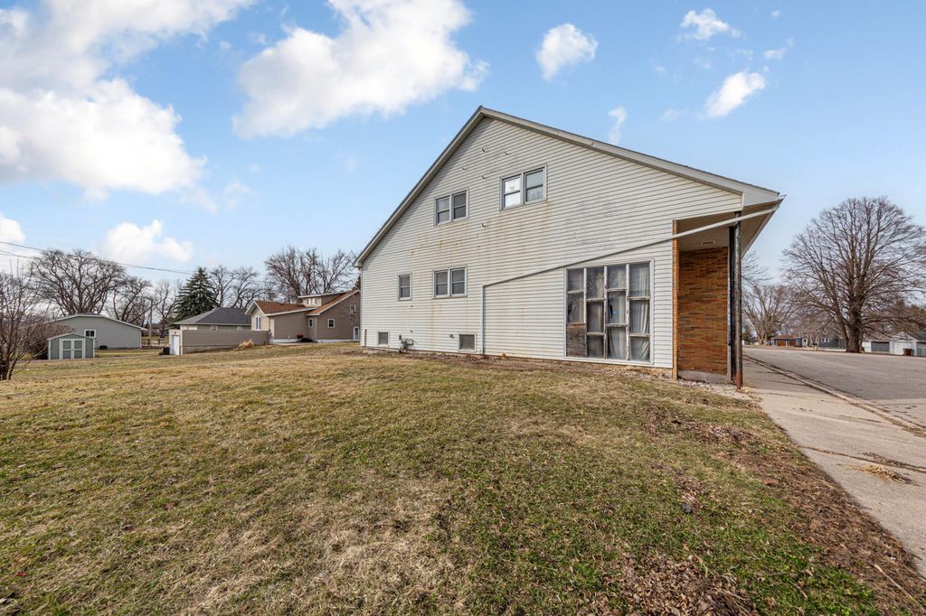 Photo of 402 4th Street N, Ellendale, MN 56026 (MLS # 7004930)