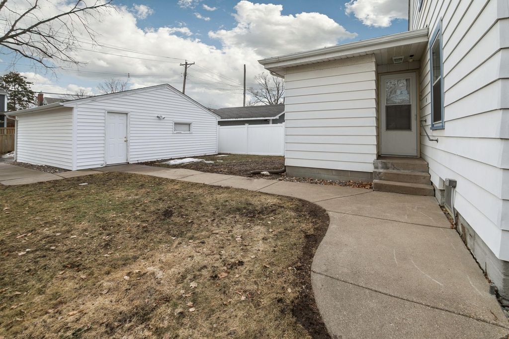 Photo of 1368 Hartford Avenue, Saint Paul, MN 55116 (MLS # 7031809)