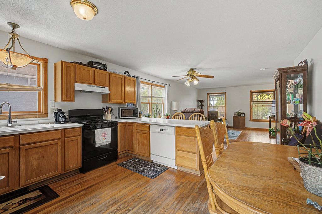 Photo of 1484 Hazelwood Street, Saint Paul, MN 55106 (MLS # 7066110)