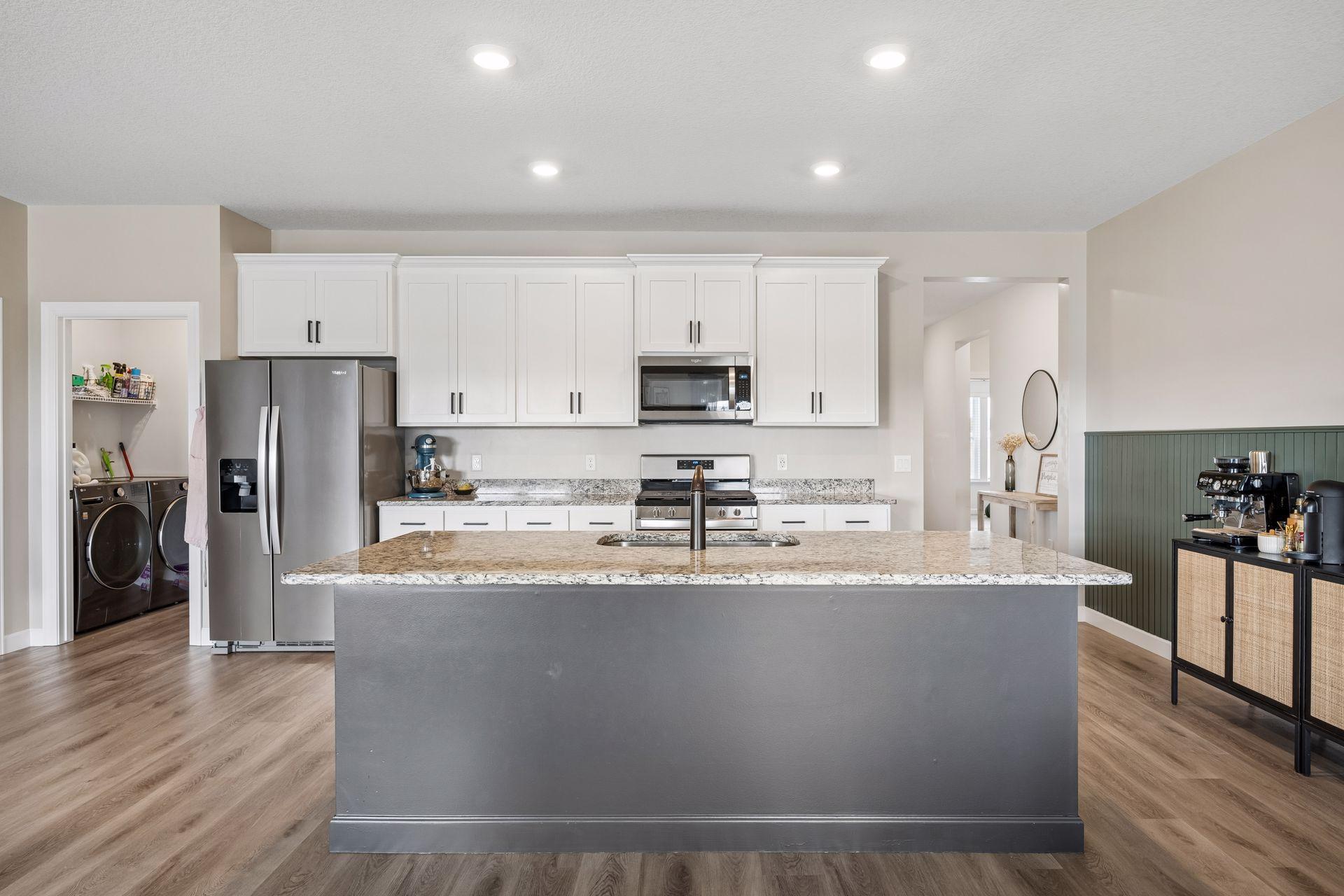 10040 Twin Lakes Parkway