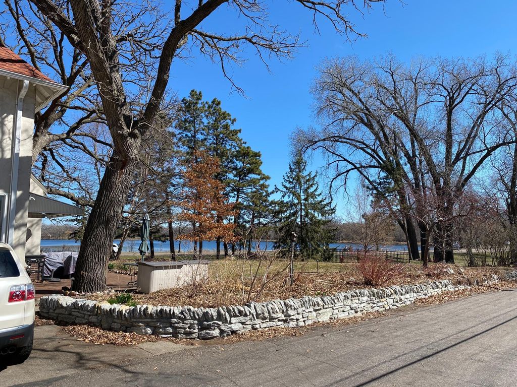 Photo of 1189 Hawthorne Avenue E, Saint Paul, MN 55106 (MLS # 7053249)