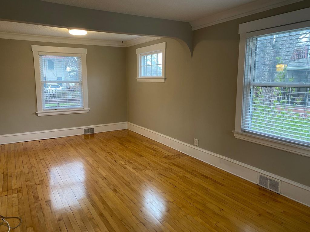 Photo of 1189 Hawthorne Avenue E, Saint Paul, MN 55106 (MLS # 7053249)