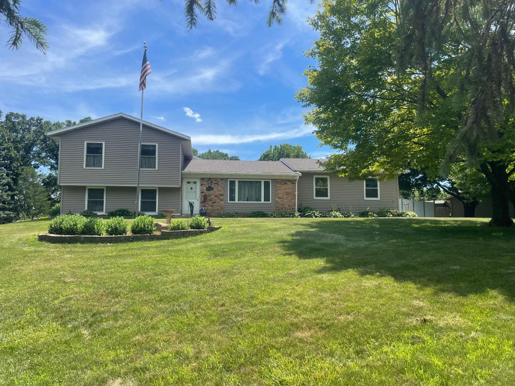 Photo of 3925 8th Street NE, Willmar, MN 56201 (MLS # 7102055)