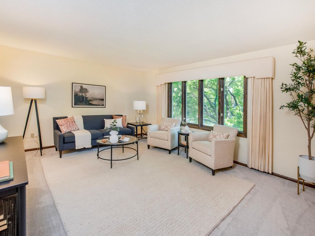 Photo of 688 W Wentworth Avenue, Mendota Heights, MN 55118 (MLS # 7075044)
