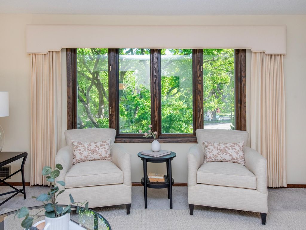Photo of 688 W Wentworth Avenue, Mendota Heights, MN 55118 (MLS # 7075044)