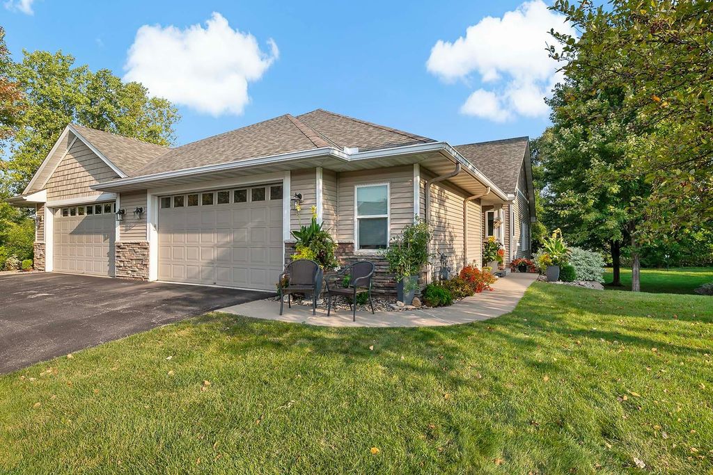 Photo of 263 Wentworth Avenue E, West Saint Paul, MN 55118 (MLS # 7000475)