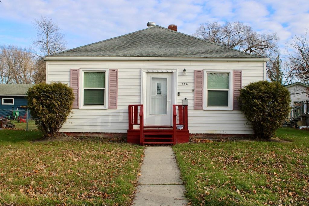 Photo of 118 Crocker Avenue N, Thief River Falls, MN 56701 (MLS # 6822364)