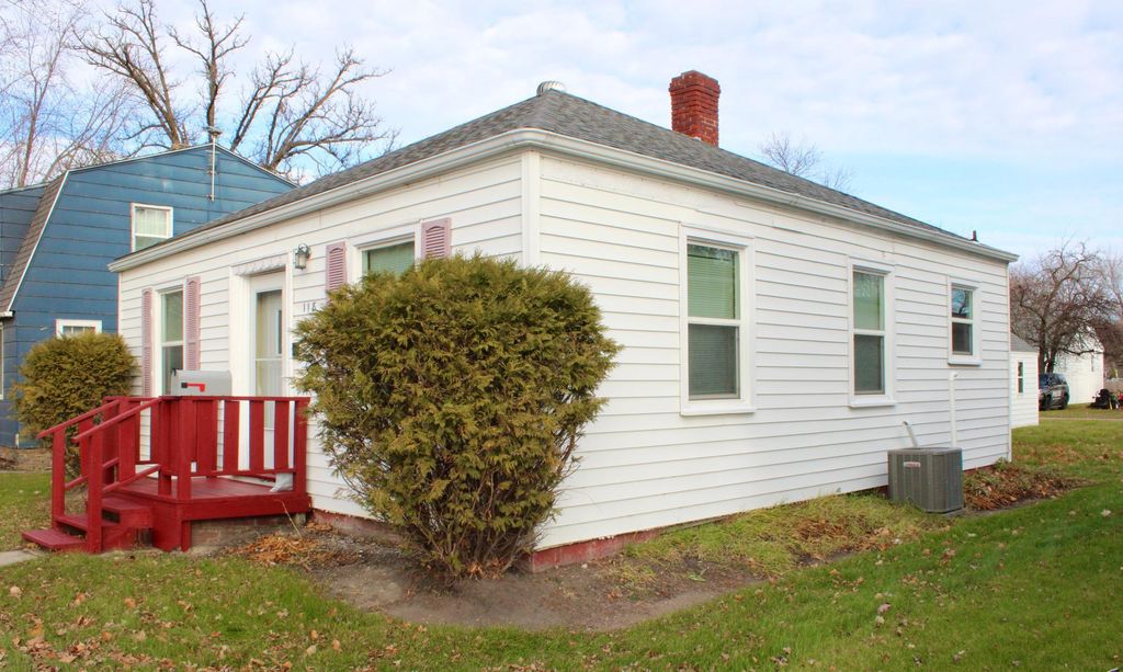 Photo of 118 Crocker Avenue N, Thief River Falls, MN 56701 (MLS # 6822364)