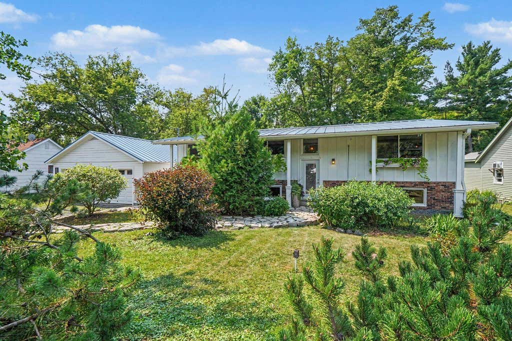 Photo of 813 N Hamilton Street, Saint Croix Falls, WI 54024 (MLS # 7112088)