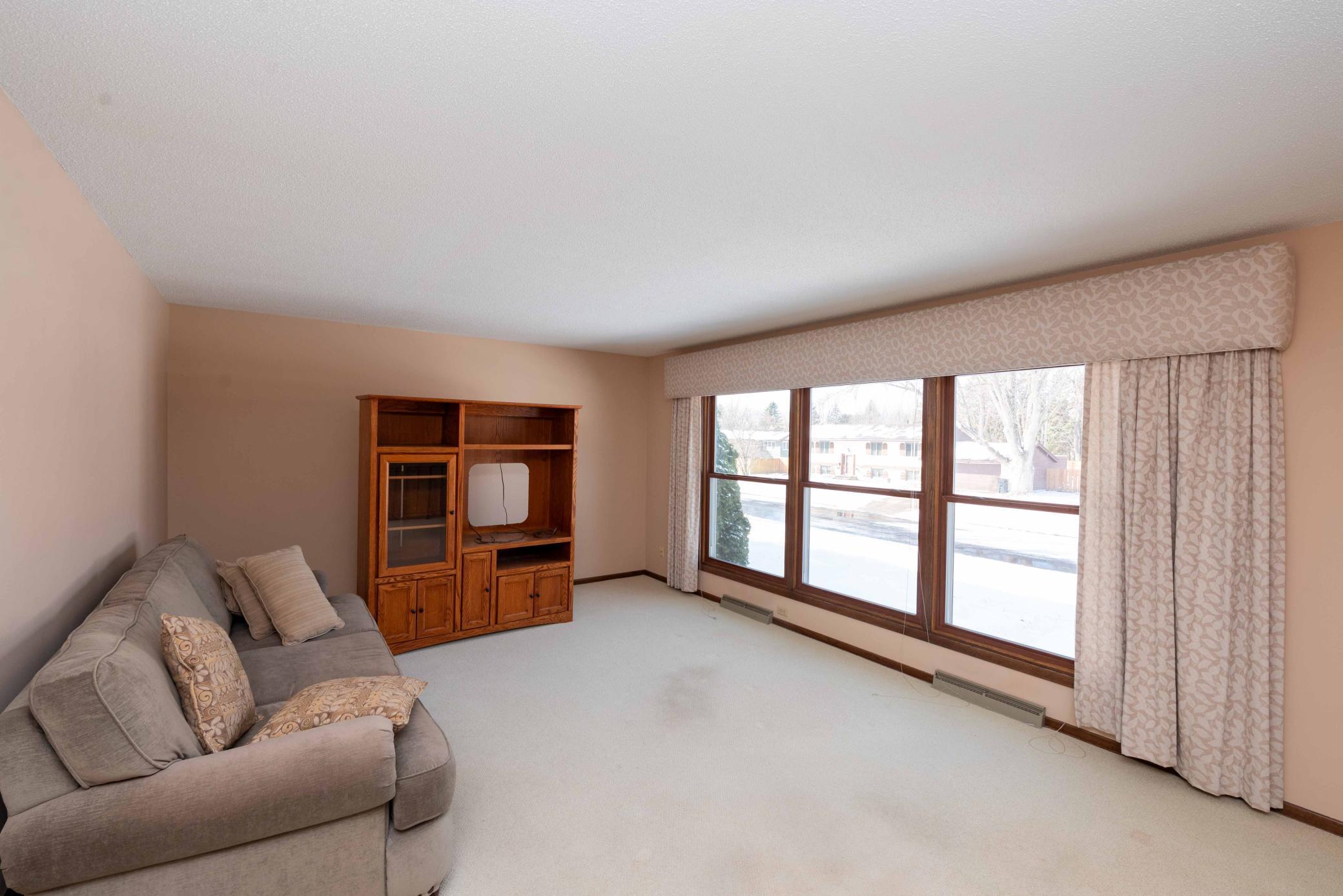 1008 Marnie Street S