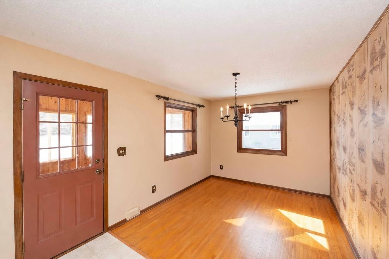 1008 Marnie Street S