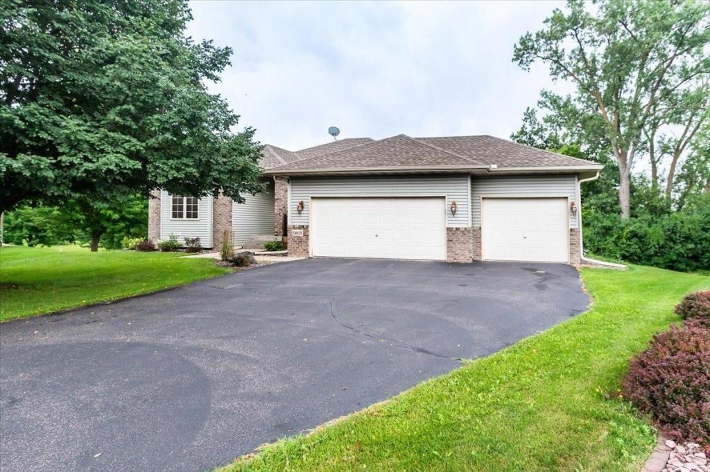Photo of 9813 Linden Avenue N, Brooklyn Park, MN 55443 (MLS # 7028613)
