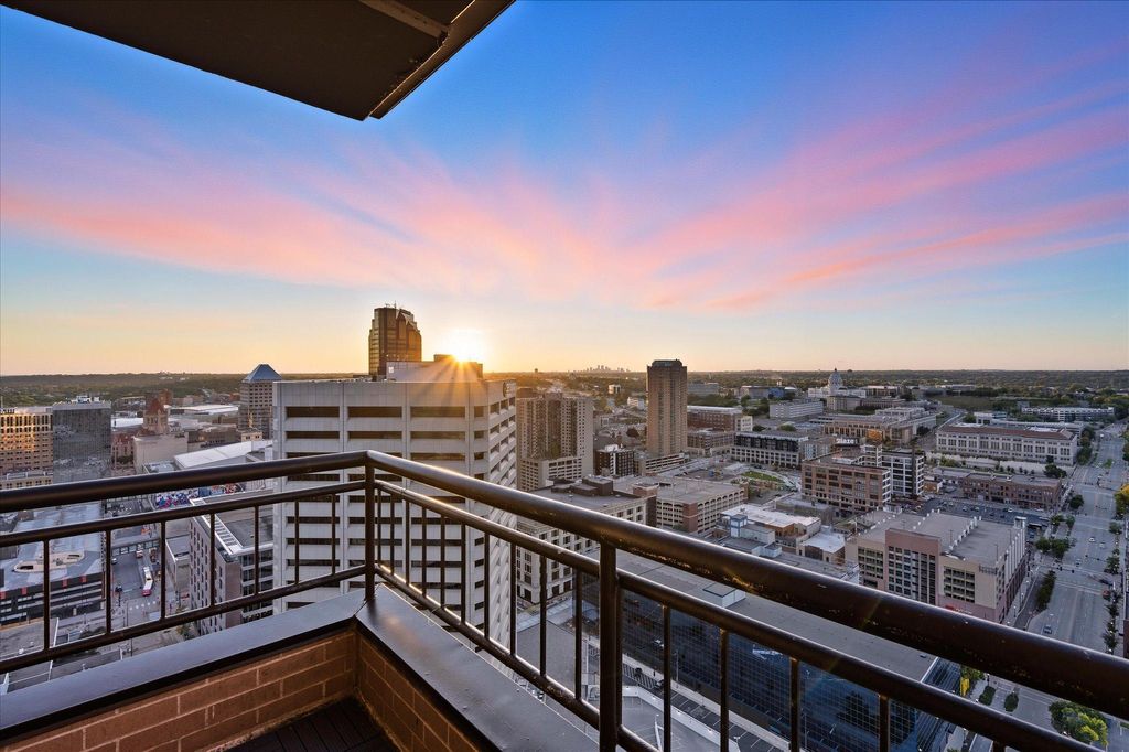 Photo of 168 6th Street E #3501/3506, Saint Paul, MN 55101 (MLS # 7052823)