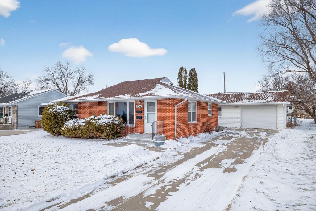 Photo of 1905 3rd Avenue SE, Austin, MN 55912 (MLS # 7011821)