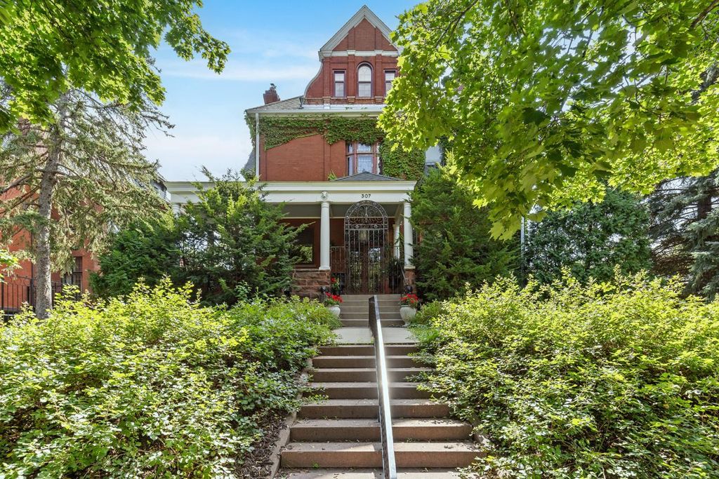 Photo of 307 Ridgewood Avenue #4, Minneapolis, MN 55403 (MLS # 7030503)