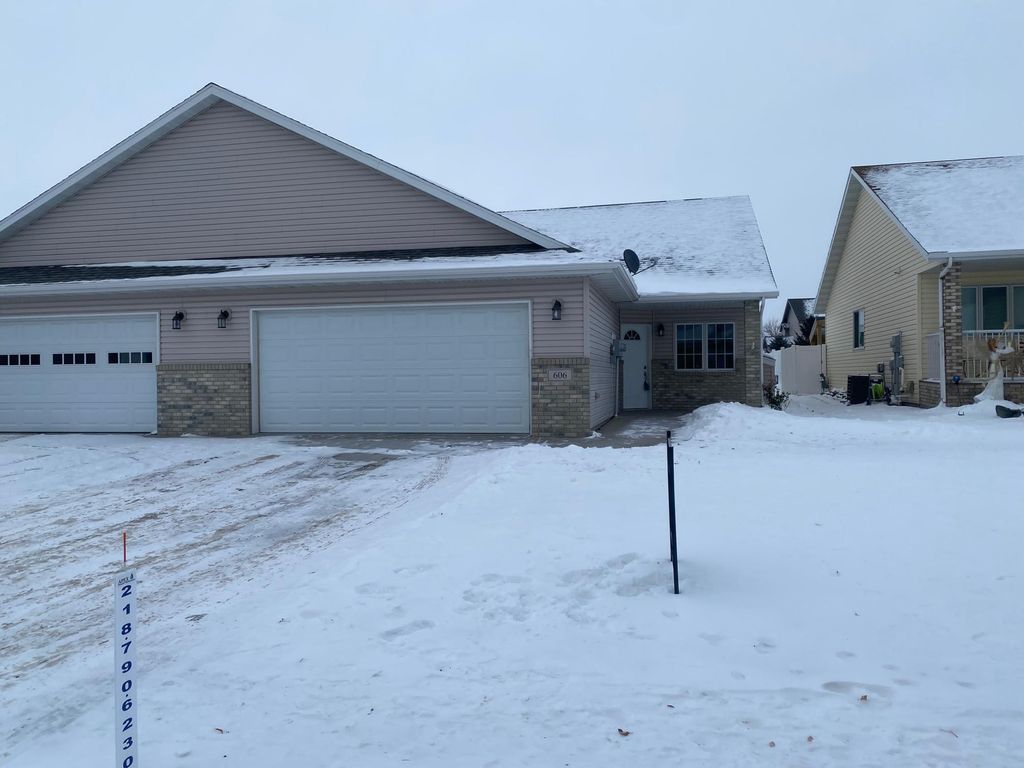 Photo of 606 32nd Street N, Moorhead, MN 56560 (MLS # 6811853)