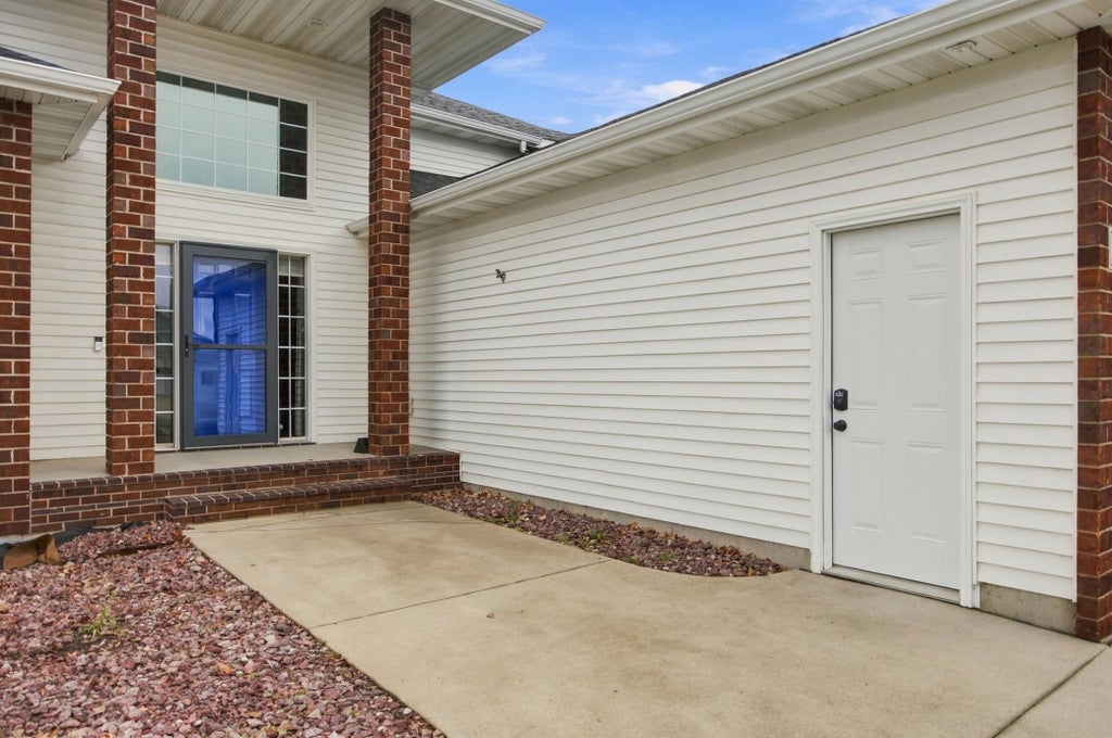 Photo of 442 33rd Street N, Moorhead, MN 56560 (MLS # 7163749)